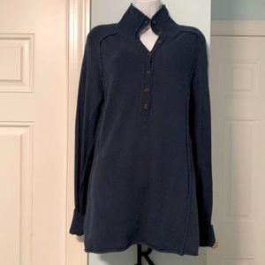 Super cute long sweater. Perfect with leggings.